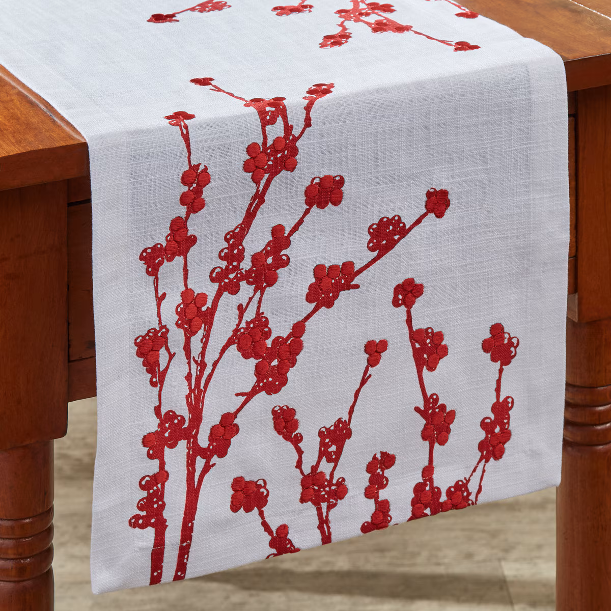 Patricia Heaton Holiday Berry Elegance table Runners